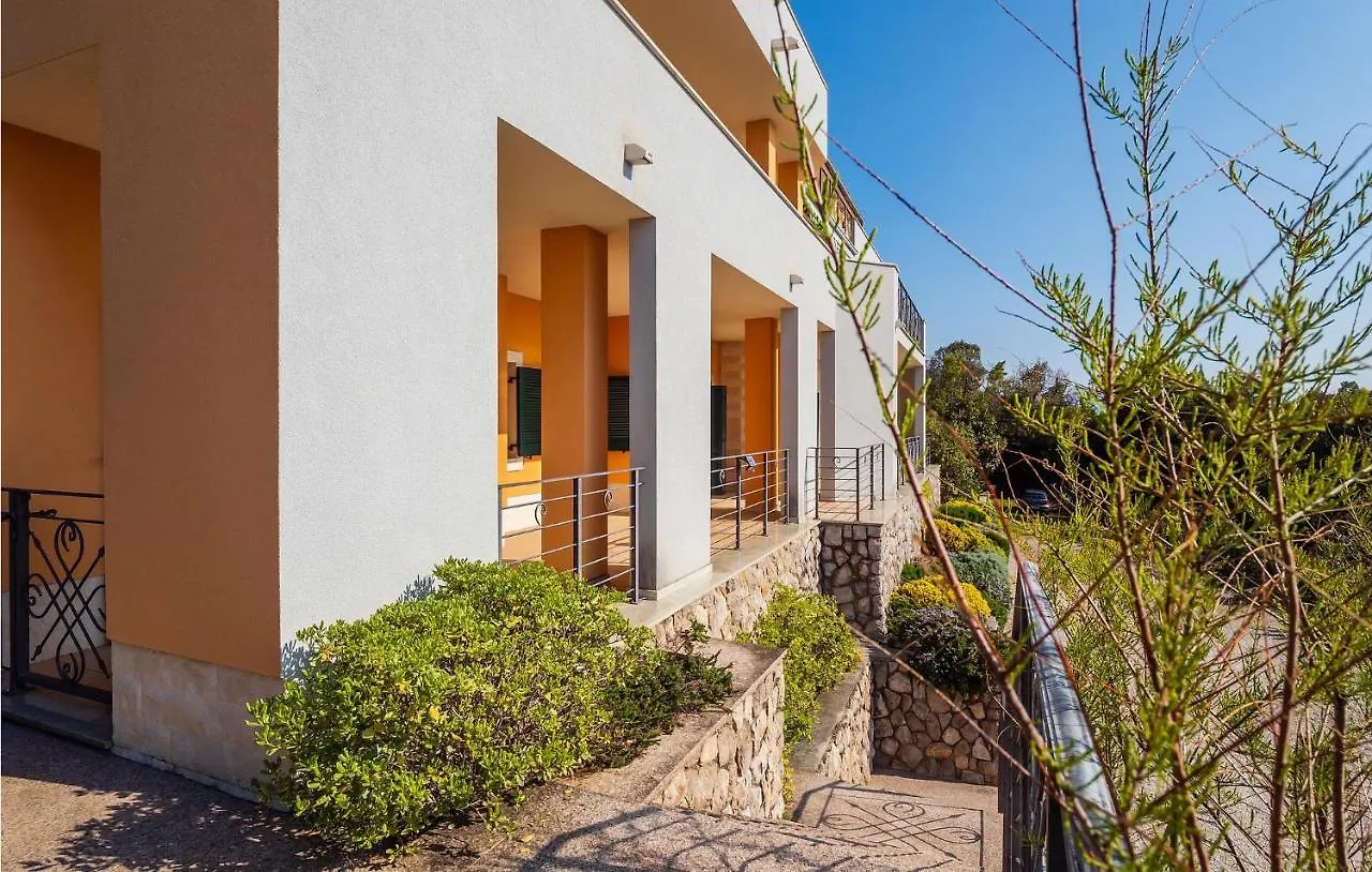 2 Bedroom Cozy Apartment In Moscenicka Draga