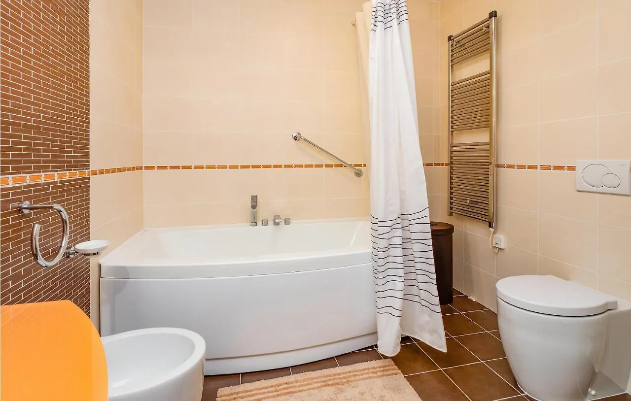 2 Bedroom Cozy Apartment In Moscenicka Draga