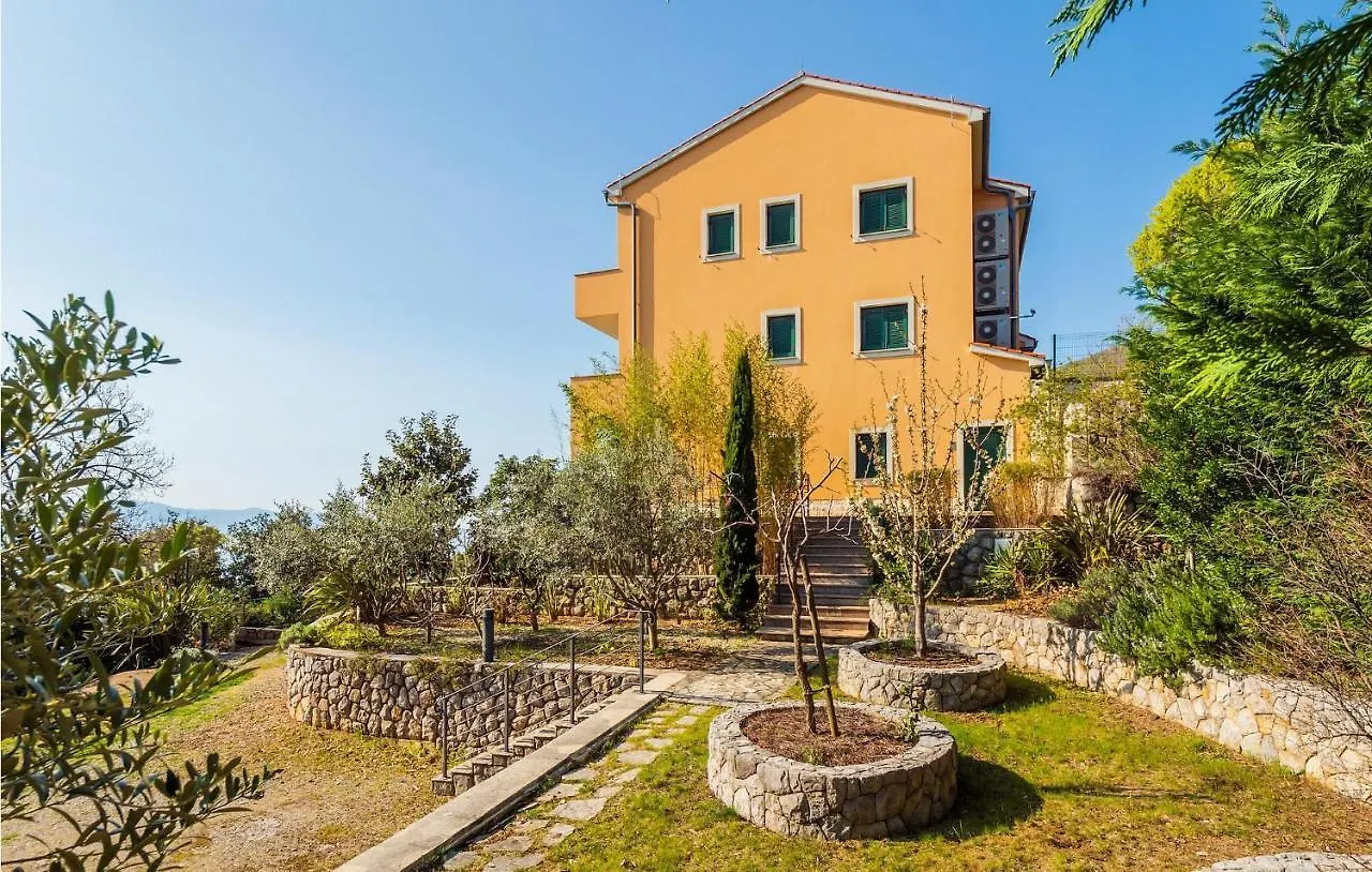 2 Bedroom Cozy Apartment In Moscenicka Draga