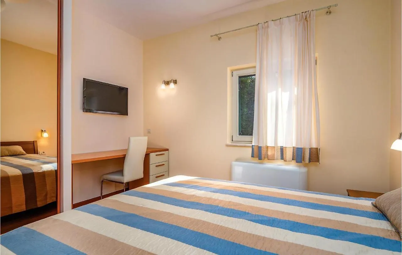 2 Bedroom Cozy Apartment In Moscenicka Draga Croatia