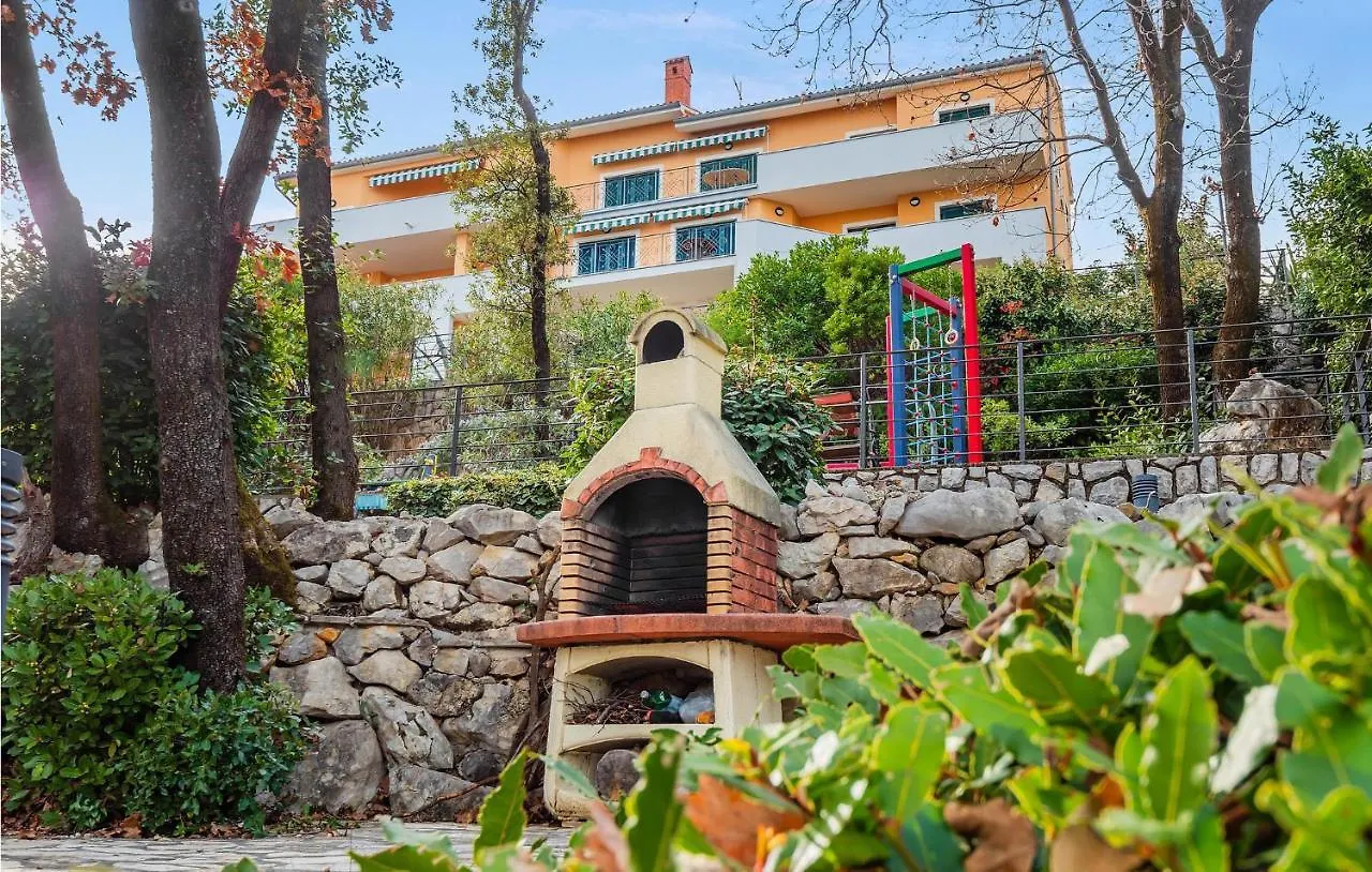 2 Bedroom Cozy Apartment In Moscenicka Draga