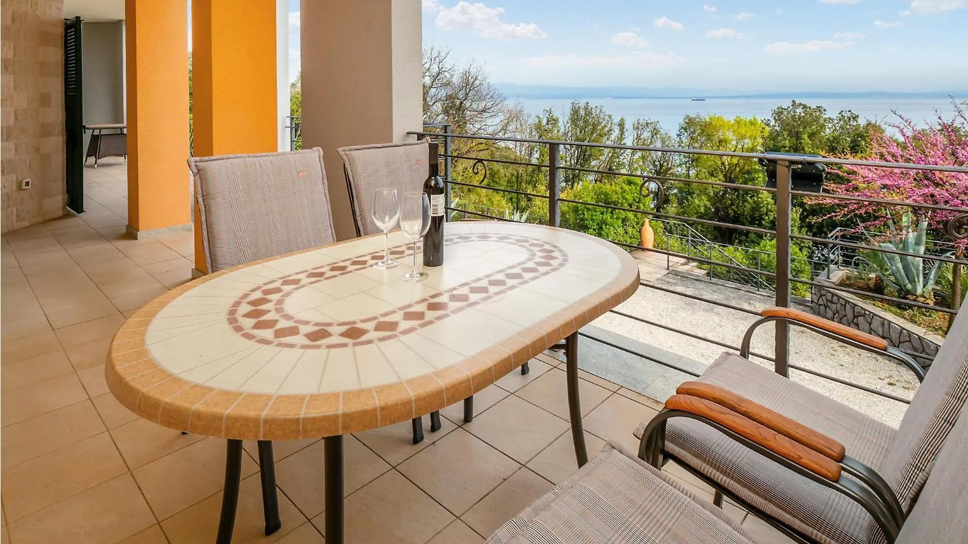 2 Bedroom Cozy Apartment In Moscenicka Draga