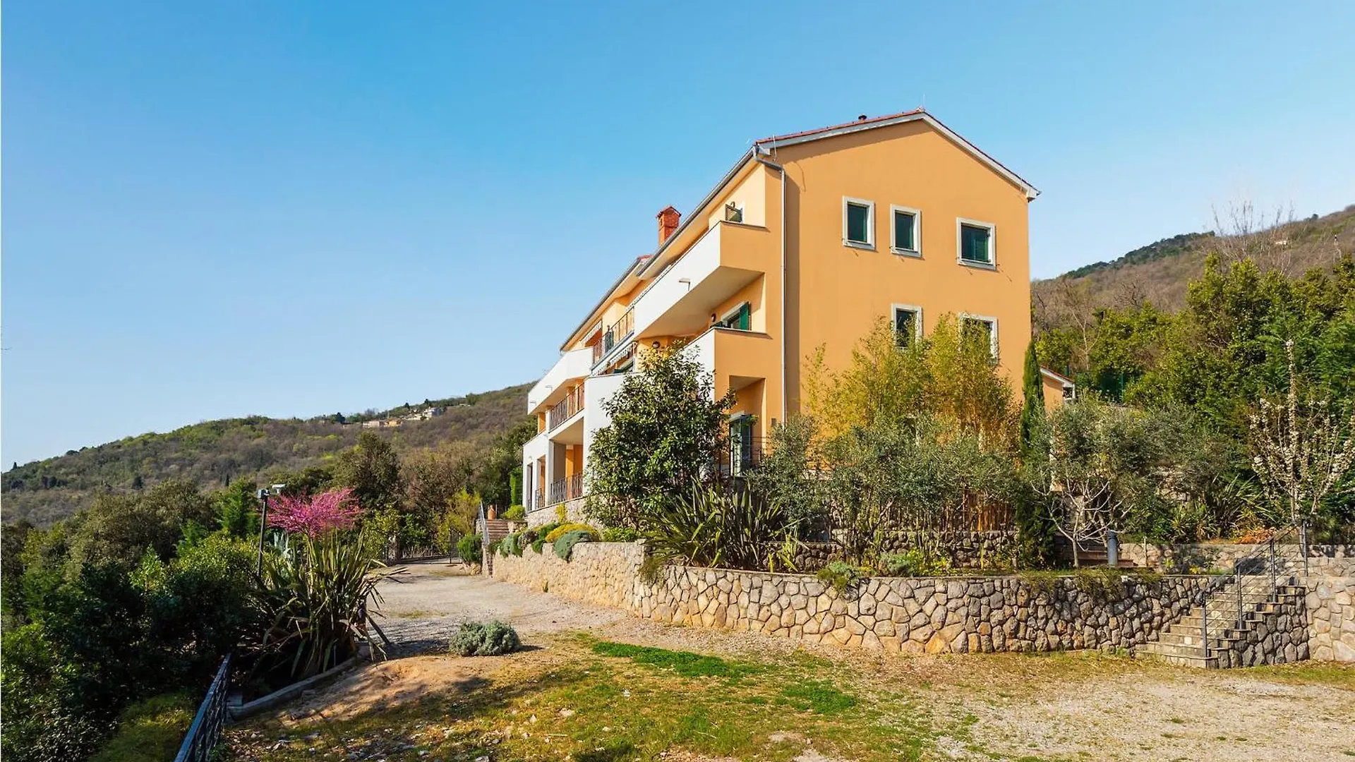 2 Bedroom Cozy Apartment In Moscenicka Draga Croatia