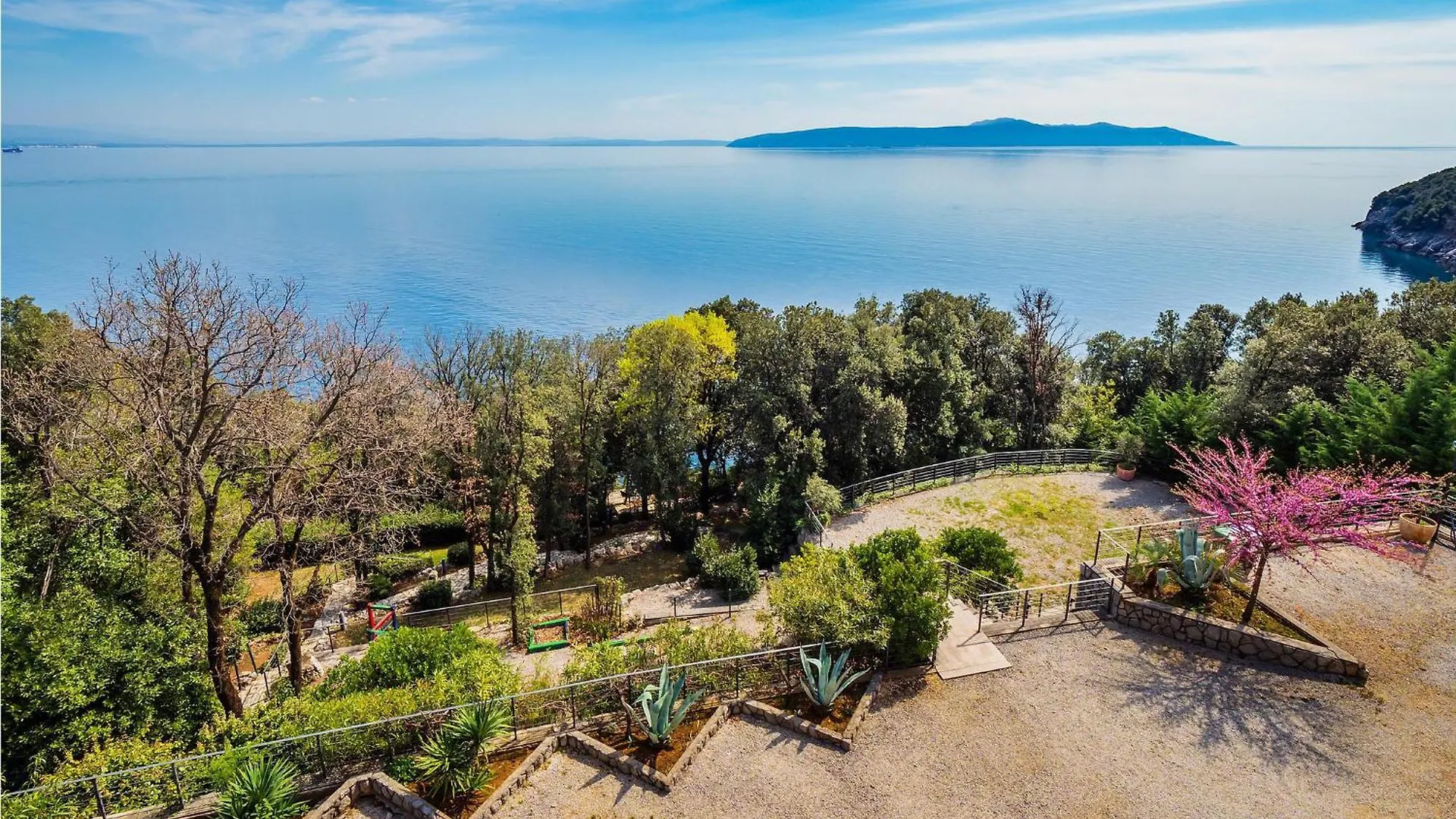 2 Bedroom Cozy Apartment In Moscenicka Draga Croatia