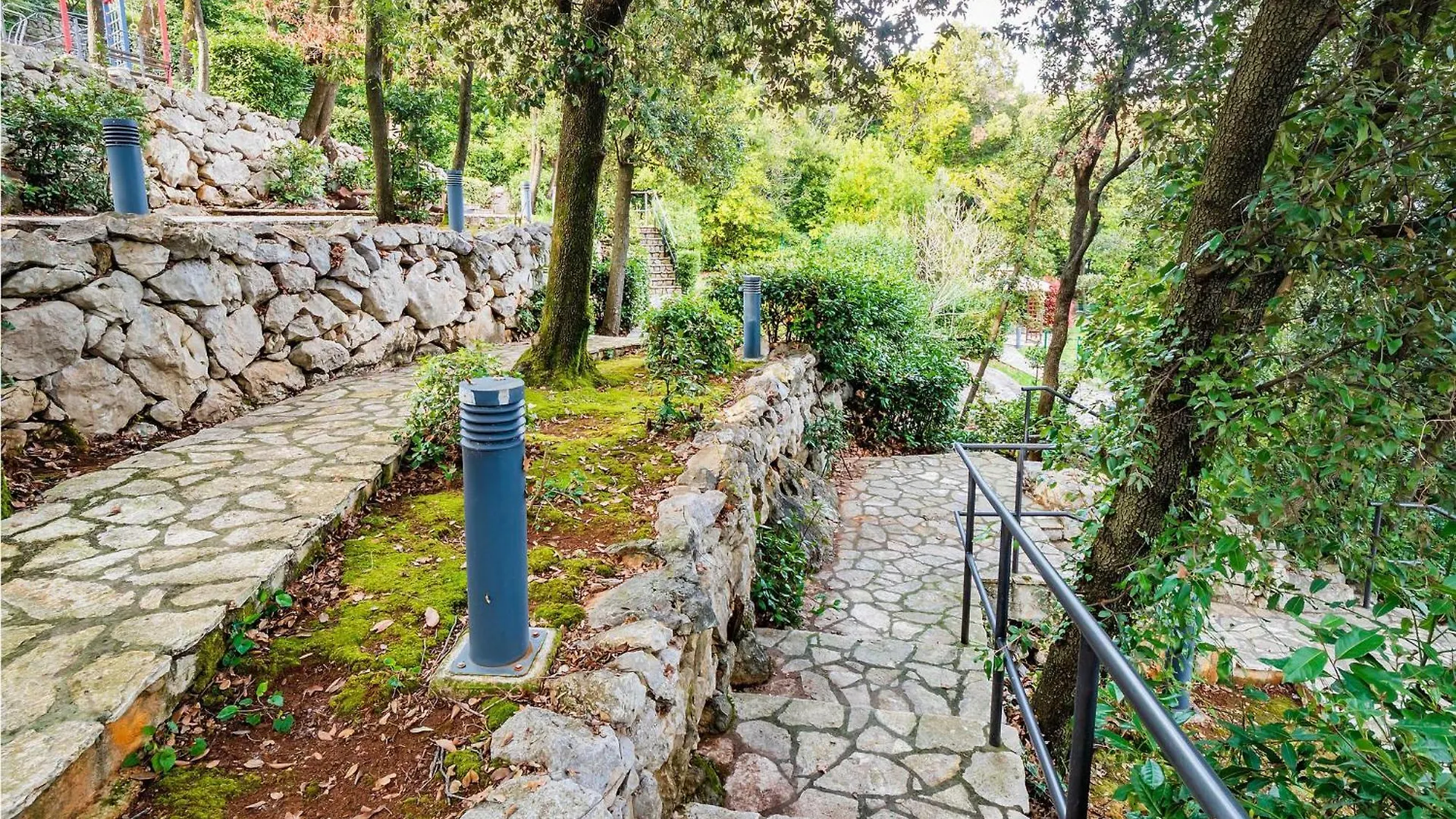 2 Bedroom Cozy Apartment In Moscenicka Draga